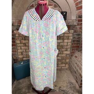 Frolicking dress Vintage floral housecoat pastel pink blue yellow